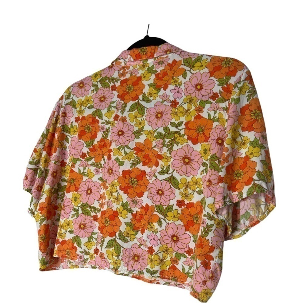 Rue 21 button up Floral Cropped Top size Large - Picture 3 of 6